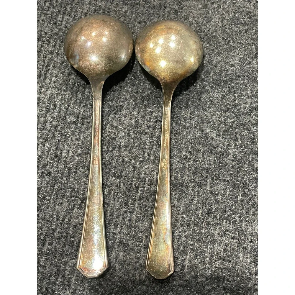 Vintage Wm A Rogers Oneida Capri Silverplate Round Soup Spoons Set of 2 S2